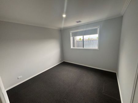 Lush Family Home In Sought After Location - Photo 2