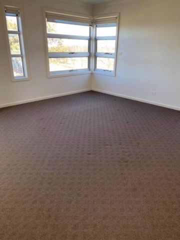 Stylish, Low-Maintenance Living in a Prime Taylors Hill Location! - Photo 2