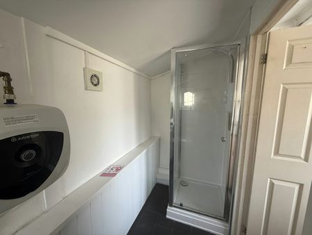 Flat to rent on - Photo 4