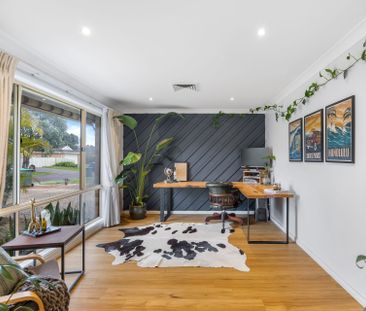 STUNNING FAMILY HOME IN A QUIET CUL DE SAC - Photo 4