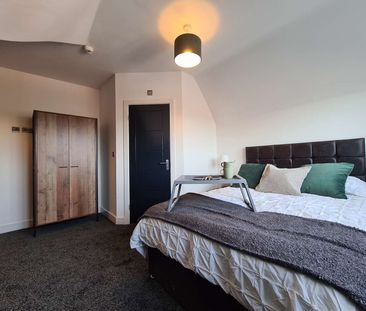 Vicarage Place Room 6 - Photo 3