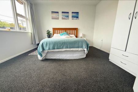 Modern 3-Bedroom Home in Central Phillipstown - Photo 5