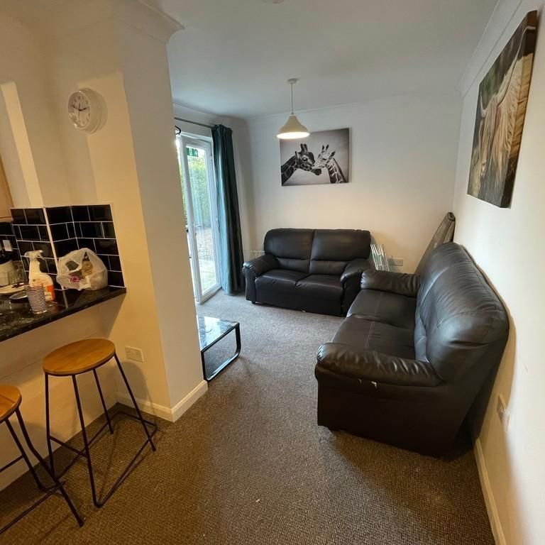 5 bedroom house to rent - Photo 1