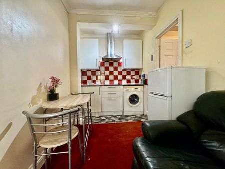 Studio to rent - Photo 2