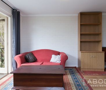 Fully Furnished Apartment in the heart of Crawley - Photo 3