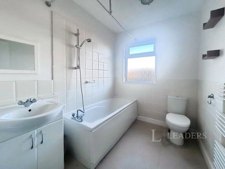 3 bedroom house to rent Bransford Road, St. John's, Worcester, WR2 - Photo 5