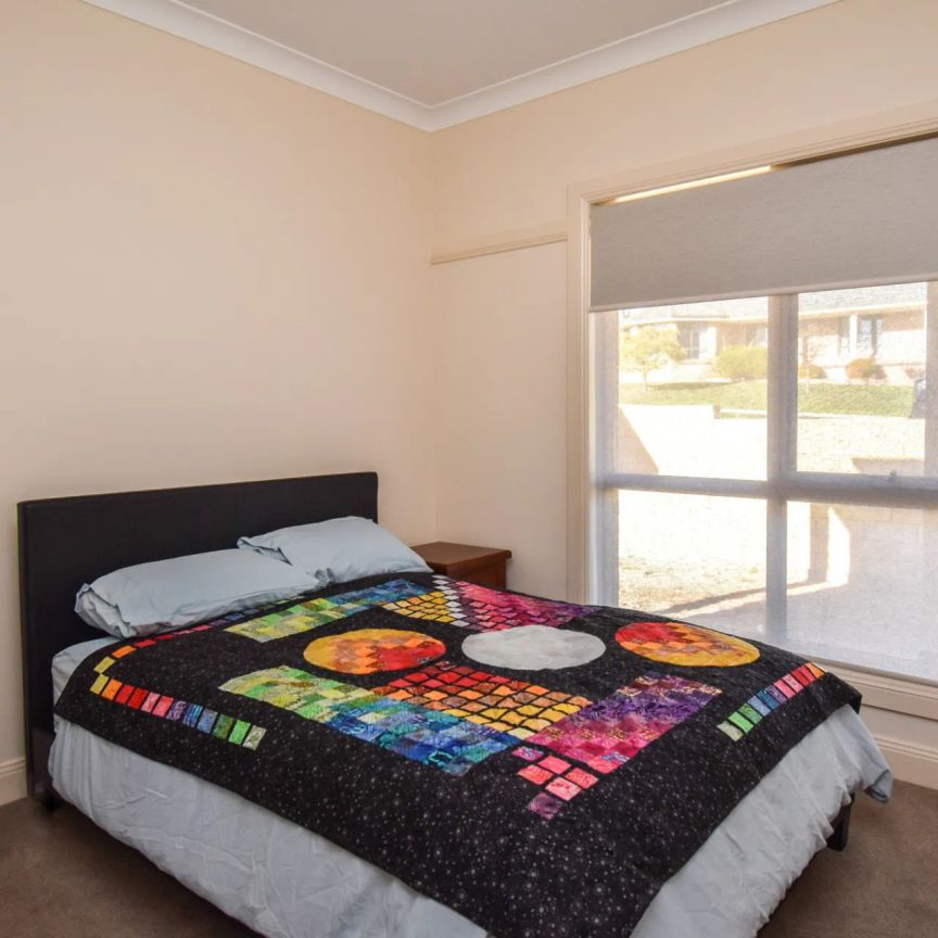 Move-In Ready Share House – Ideal for Students/FIFO - Photo 1