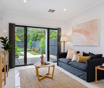 Modern townhouse in a great location - Photo 1
