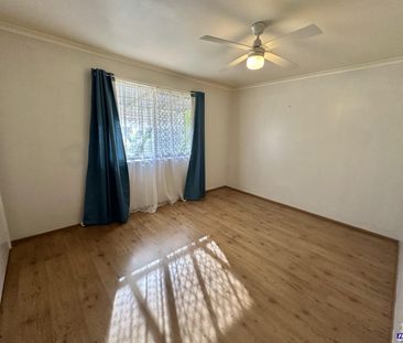 Established 3 Bedroom Family Home - Includes Garden/Lawn Maintenance - Photo 2