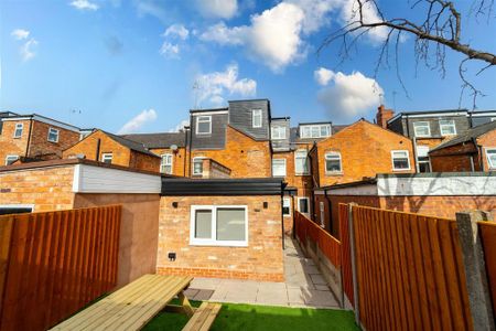6 bedroom house to rent - Photo 2