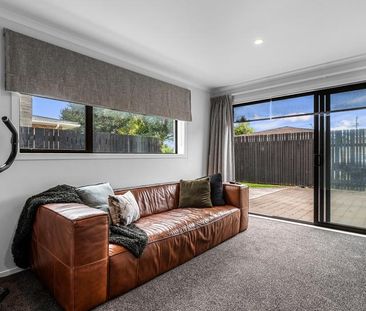 Elevated Family Living with Views - Private & Spacious - Photo 2