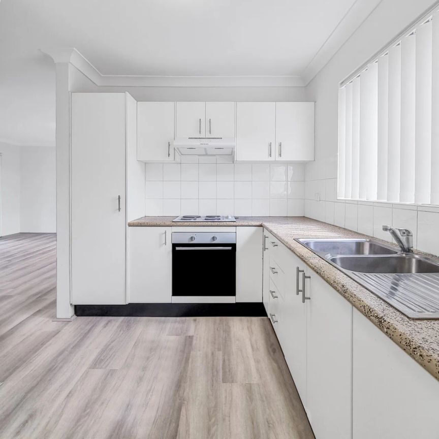 FULLY RENOVATED 3 BEDROOM APARTMENT LOCATED IN THE HEART OF WESTMEAD - Photo 1
