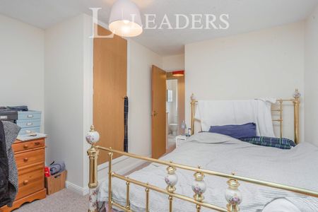 2 bedroom house to rent Perryfields, Burgess Hill, West Sussex, RH15 - Photo 2