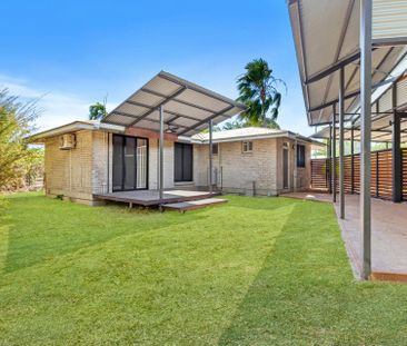 BEAUTIFULLY RENOVATED FAMILY HOME - Photo 5