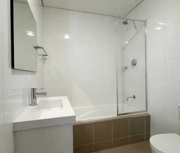 MODERN STREET FACING APARTMENT! - Photo 6