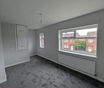 2 bedroom semi-detached house to rent - Photo 5