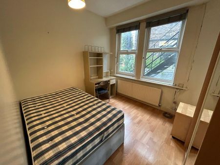 4 bedroom flat to rent - Photo 2