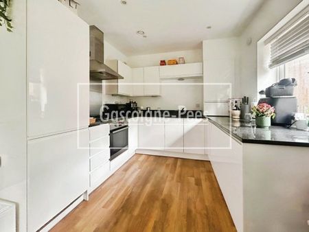 Boxgrove Gardens, Guildford - Photo 3