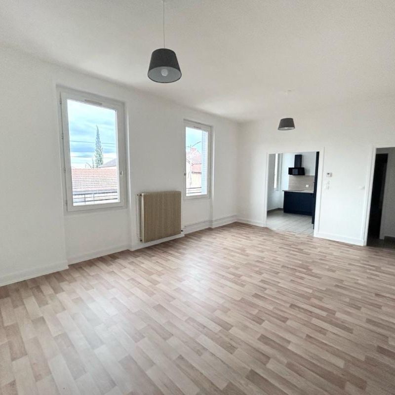 Location Appartement 4 pièces 80m² RIORGES 42153 - Photo 1