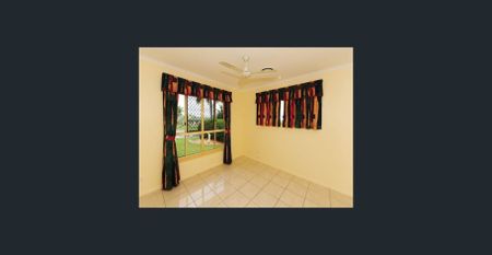 SPACIOUS 4 BEDROOM FAMILY HOME WITH MODERN COMFORTS, GENEROUS OUTDOOR SPACE AND A DOUBLE LOCK UP GARAGE IN A HIGHLY SOUGHT AFTER CLINTON LOCATION - Photo 3