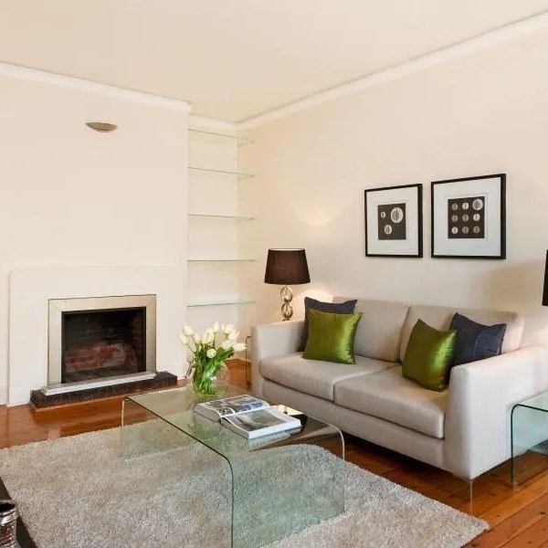 Tastefully Updated, Character Filled, Sun-Kissed Two Bedroom Plus Balcony Art-Deco Apartment, Centrally Located - Photo 1