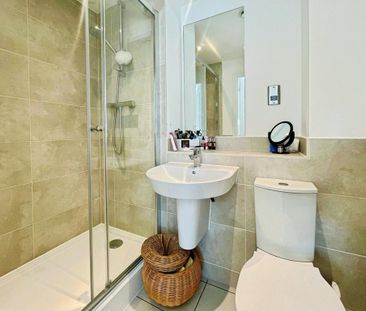 2 bedroom penthouse to rent - Photo 4