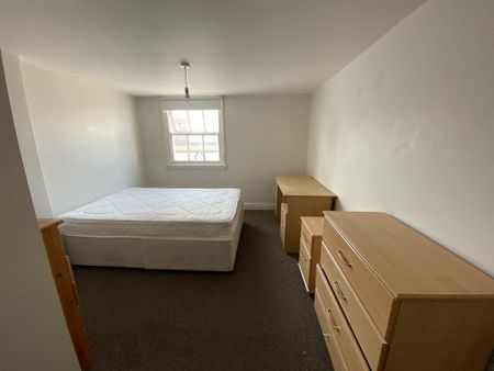 6 bedroom flat to rent - Photo 2