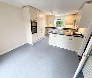 4 bedroom link detached house to rent - Photo 5