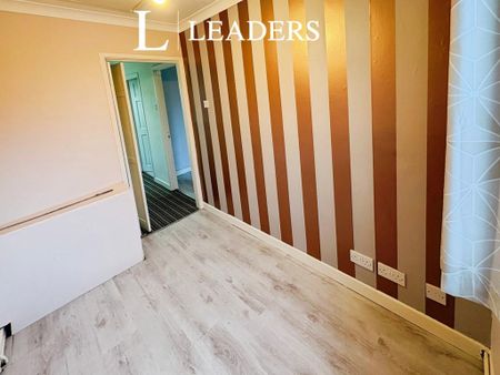 4 bedroom detached house to rent - Photo 4