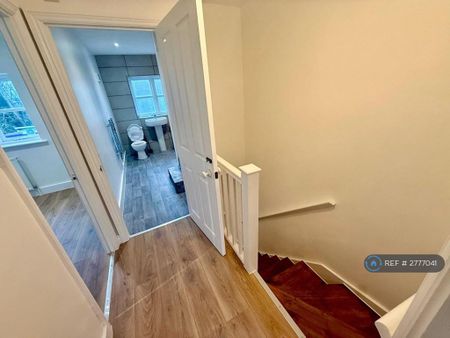 3 bedroom detached house to rent - Photo 2