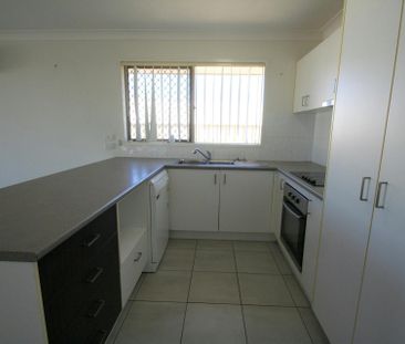 Family Home in Riverview Estate! - Photo 5