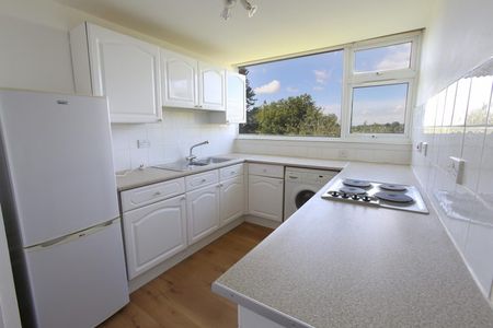 2 Bed Flat - Photo 4