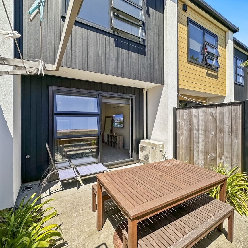 Ideal Epuni Townhouse Awaits! - Photo 1