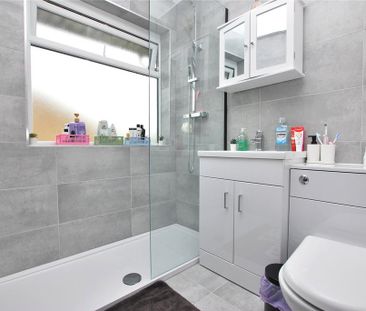 4 bedroom semi-detached house to rent - Photo 3