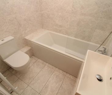 3 Bed Flat, Kingsmere, BN1 - Photo 4