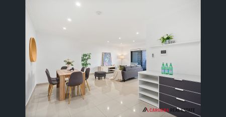Convenience, Spacious Split Level Apartment approx. 131sqm - Photo 2