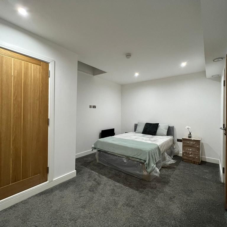 1 bedroom in a flat share to rent - Photo 1