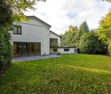 Exceptional contemporary home set within private gardens on one of ... - Photo 4