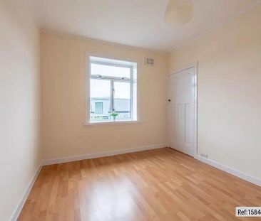 3 bed Flat in Oxgangs Road North , Edinburgh, EH13 9EA - Photo 2