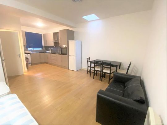 Studio to rent - Photo 1