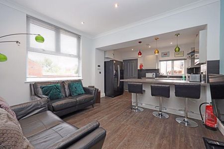 4 bedroom terraced house to rent - Photo 3