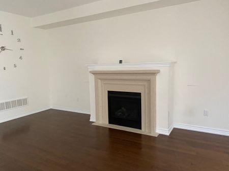 For Lease - 19 Hancock Street, Aurora, Ontario - Photo 3