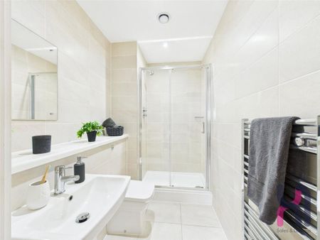 2 bedroom flat to rent - Photo 4
