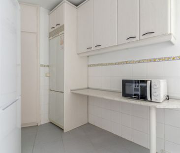 Spacious room on Avenida América with private terrace - Photo 1