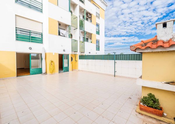 APARTAMENTO T2 NO ARNEIRO - CARCAVELOS