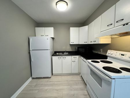 For Lease - 126 Bell Farm Road Unit# 414, Barrie, Ontario - Photo 4