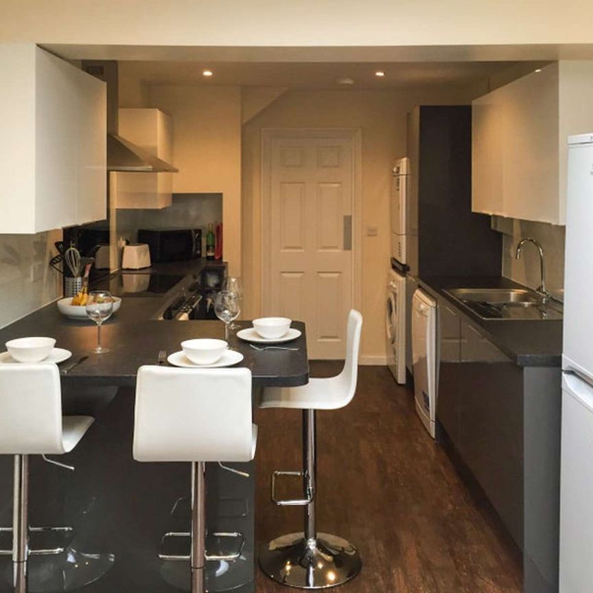 Downs Park Room 5 - Photo 1