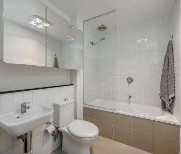 Modern 1-Bedroom Apartment with Study in Travancore - Photo 1