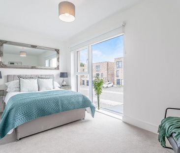 4 bedroom semi-detached house to rent - Photo 3