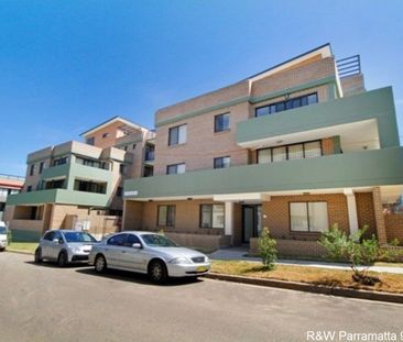 MODERN APARTMENT IN DESIRABLE LOCATION - Photo 4